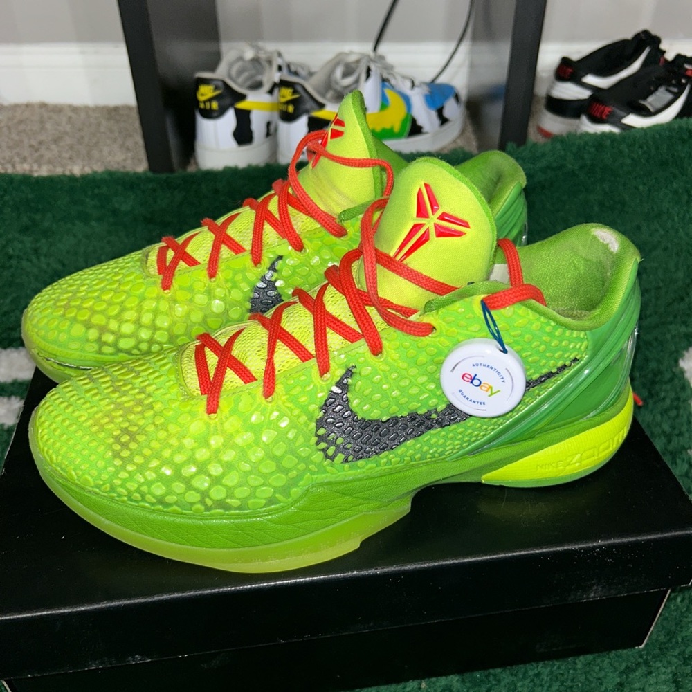 Kobe Grinch size 10